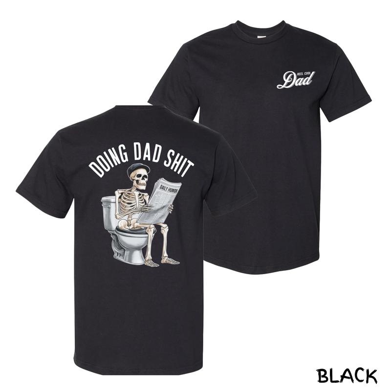 Doing Dad Shit T-Shirt – Funny Skeleton Toilet Graphic Tee For Dads, Sarcastic Fatherhood Humor, Soft Cotton Streetwear Menswear, Perfect Gift For Men & Women