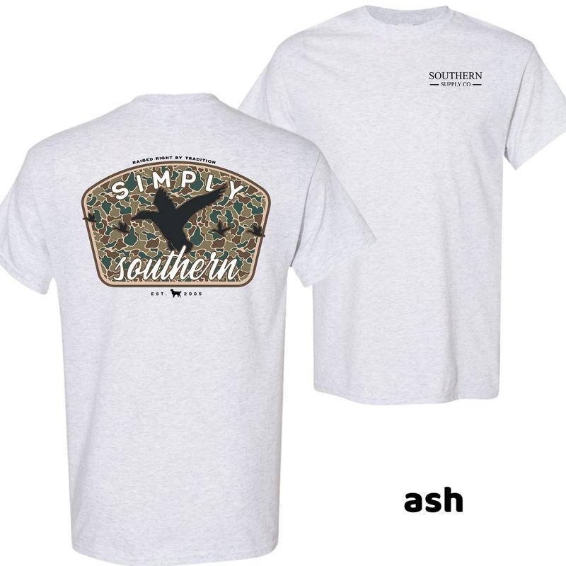 Southern Hunting Style T-shirt, Everyday Outdoor Graphic Tee for Men, Classic Fit, Camo Duck Print, Short Sleeve Cotton Shirt, Menswear Tops